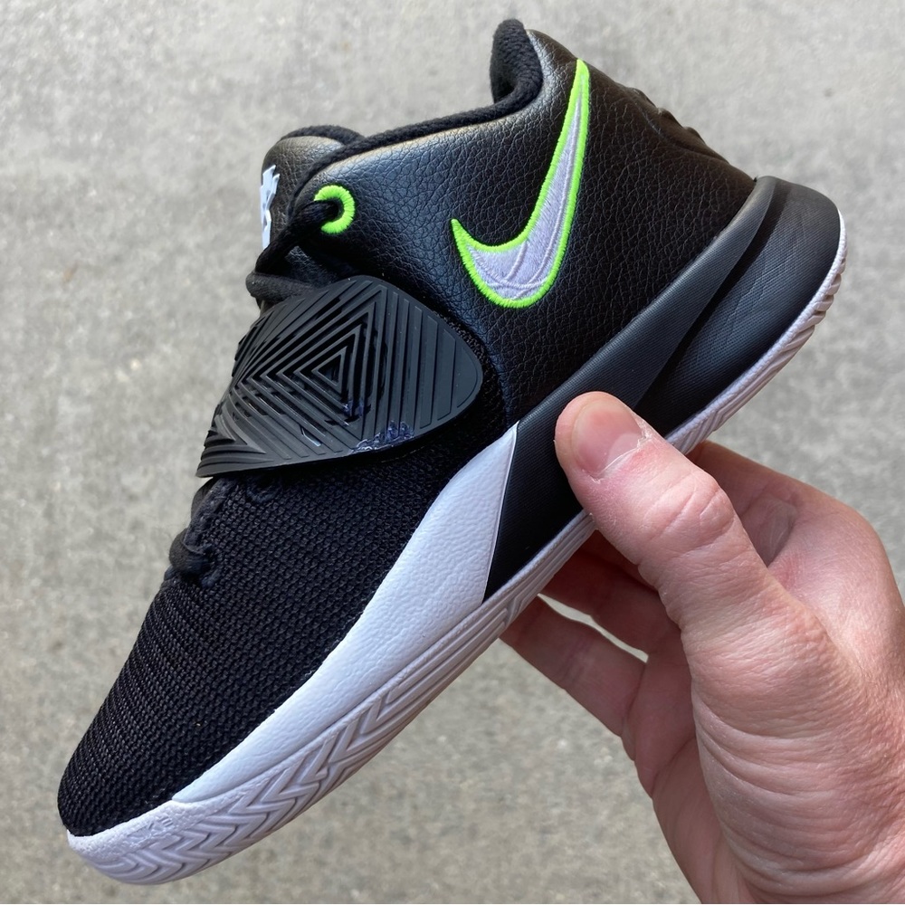 Nike Kyrie Flytrap III PS Black Volt Basketball Shoes Boy’s Sz 13.5 C